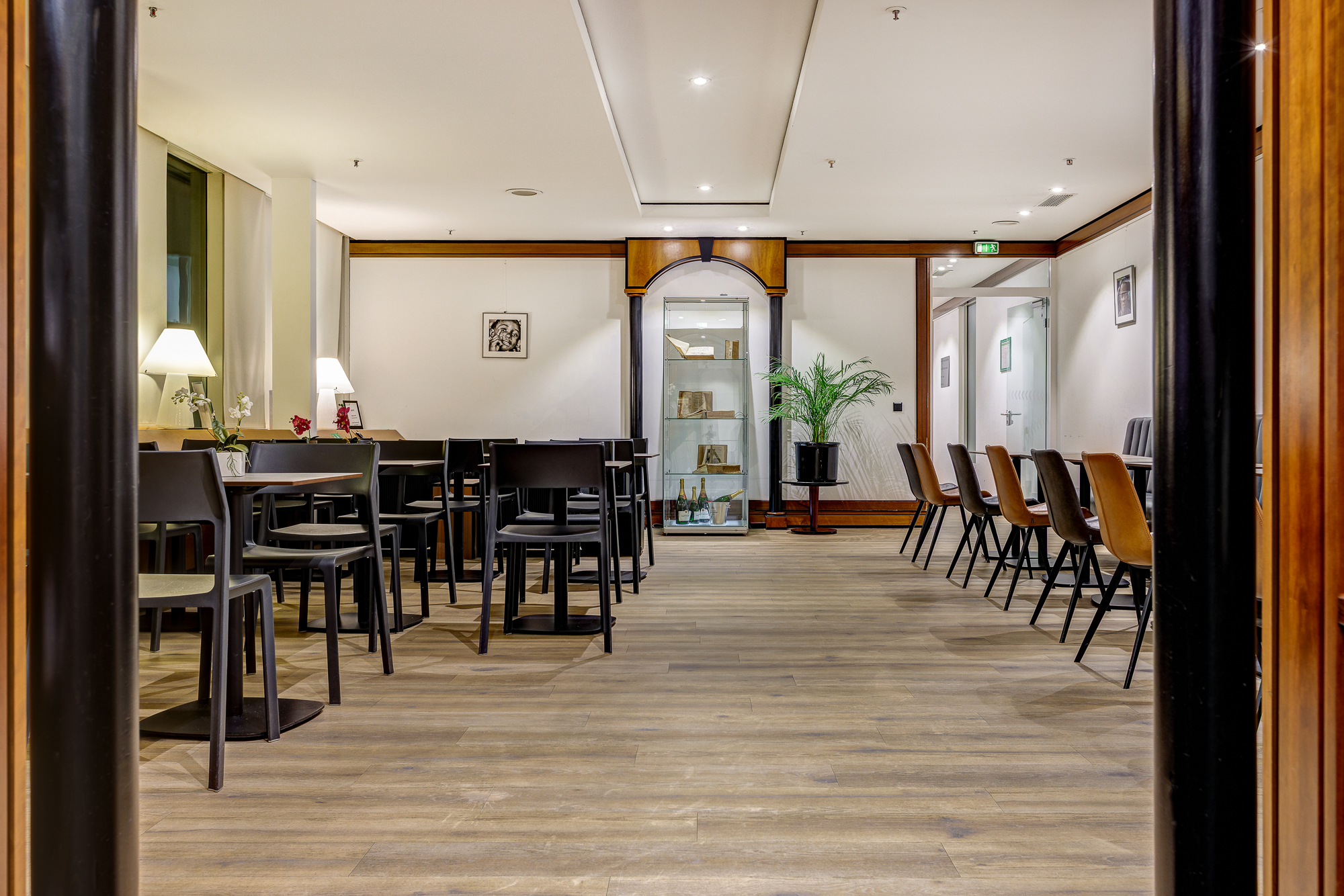 LuxxLounge - interior view 3