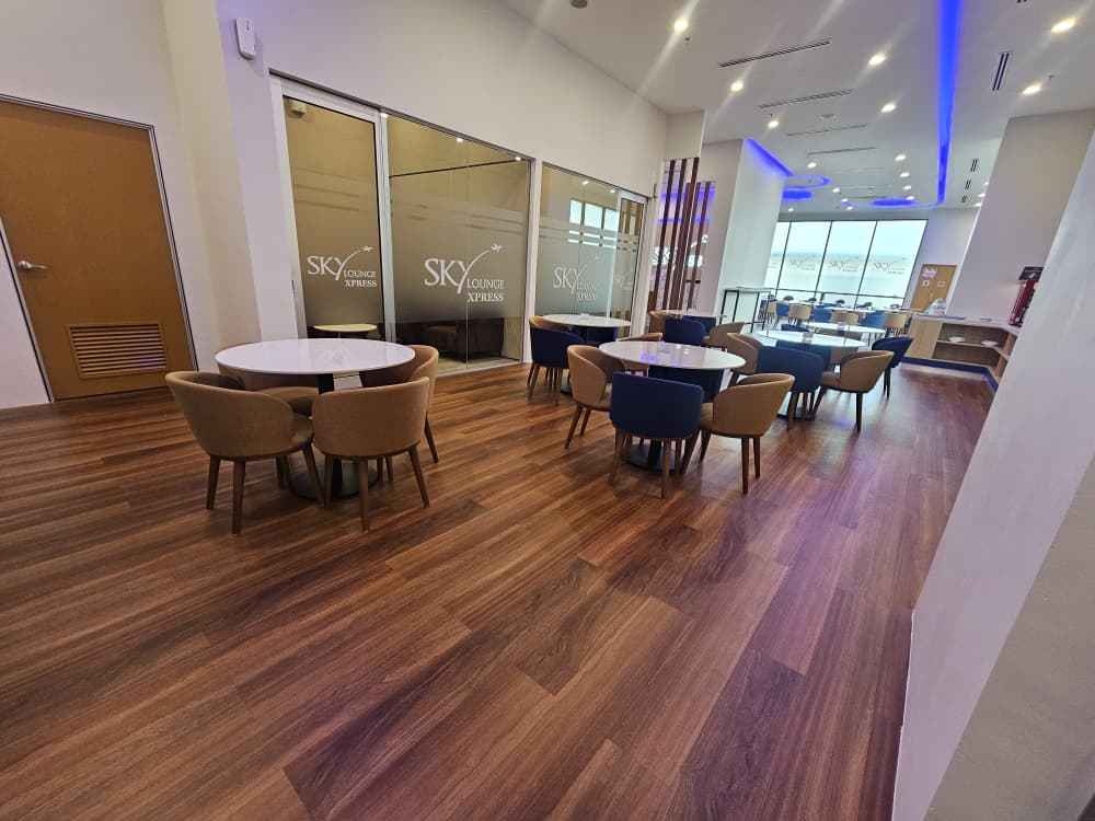 SKY LOUNGE XPRESS - interior view 2