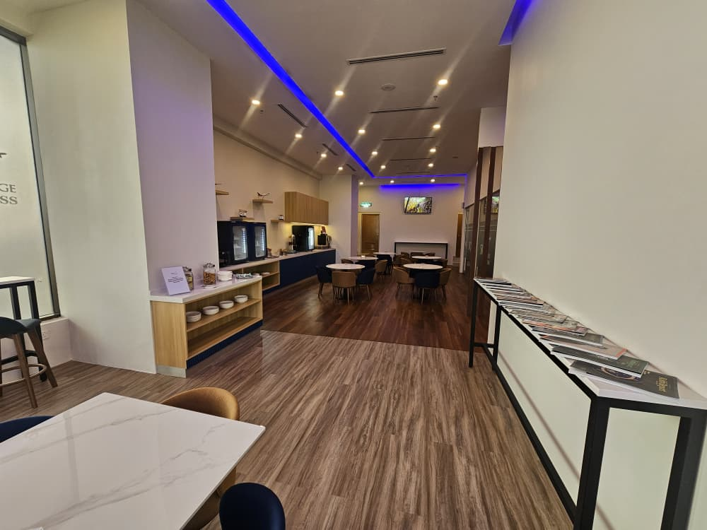 SKY LOUNGE XPRESS - interior view 4