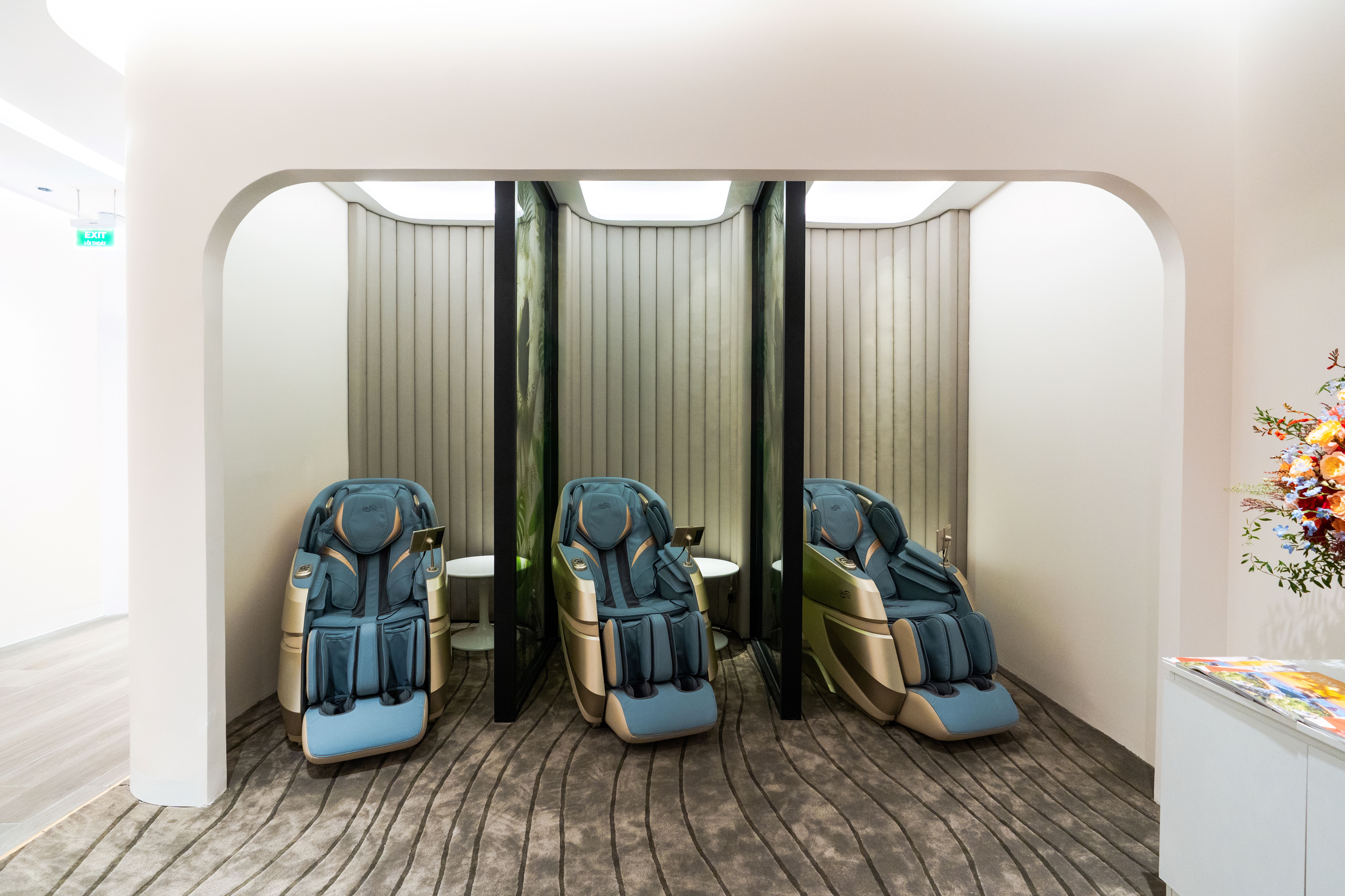 Vanda Lounge - interior view 2