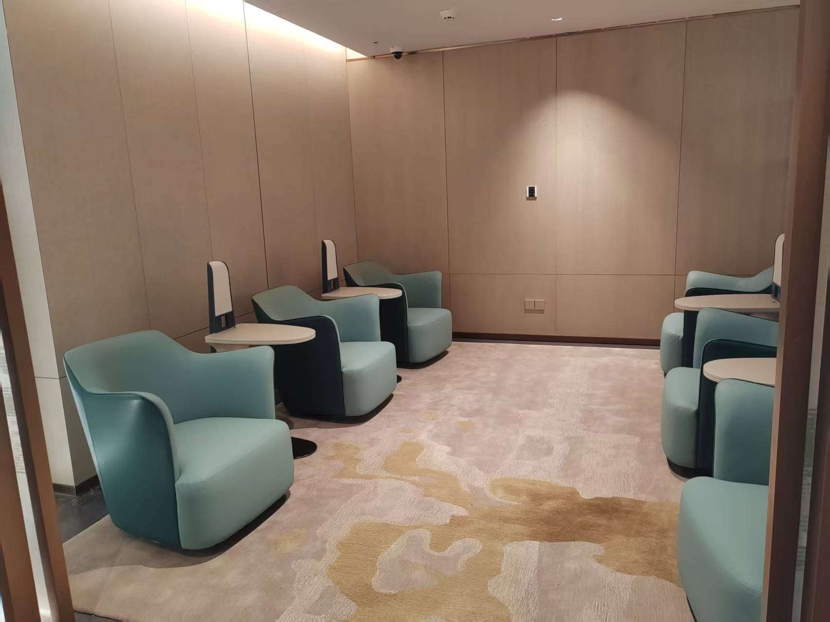 L34 Lounge (T3 Domestic) - interior view 2