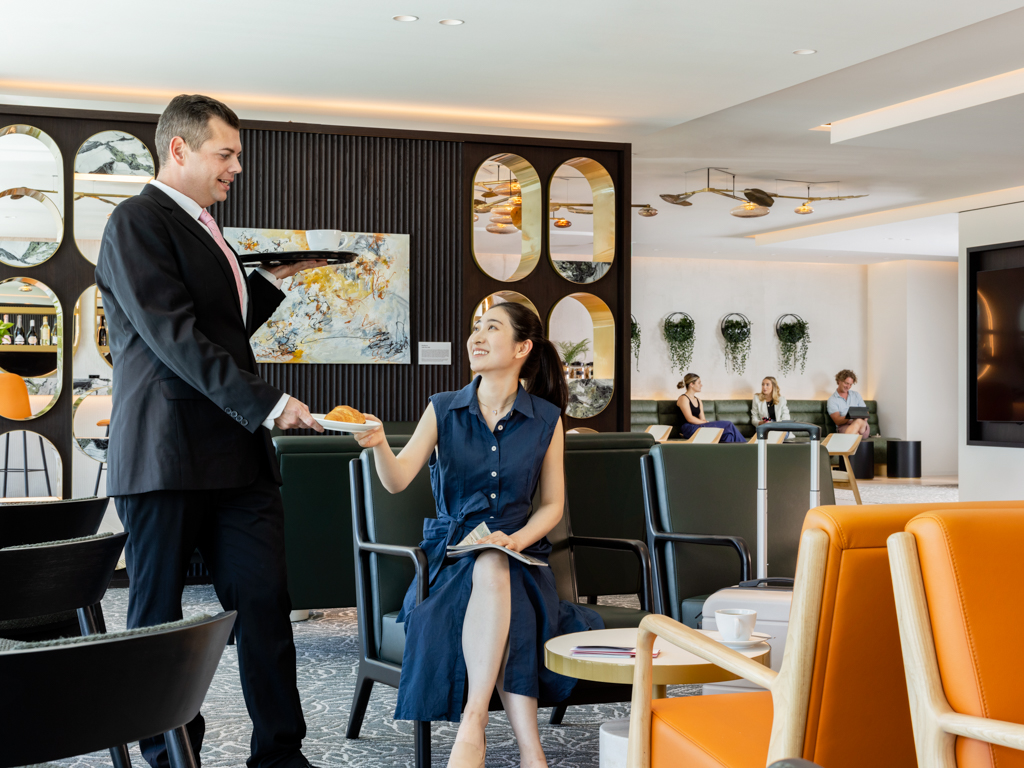 Plaza Premium Lounge Departures - interior view 4