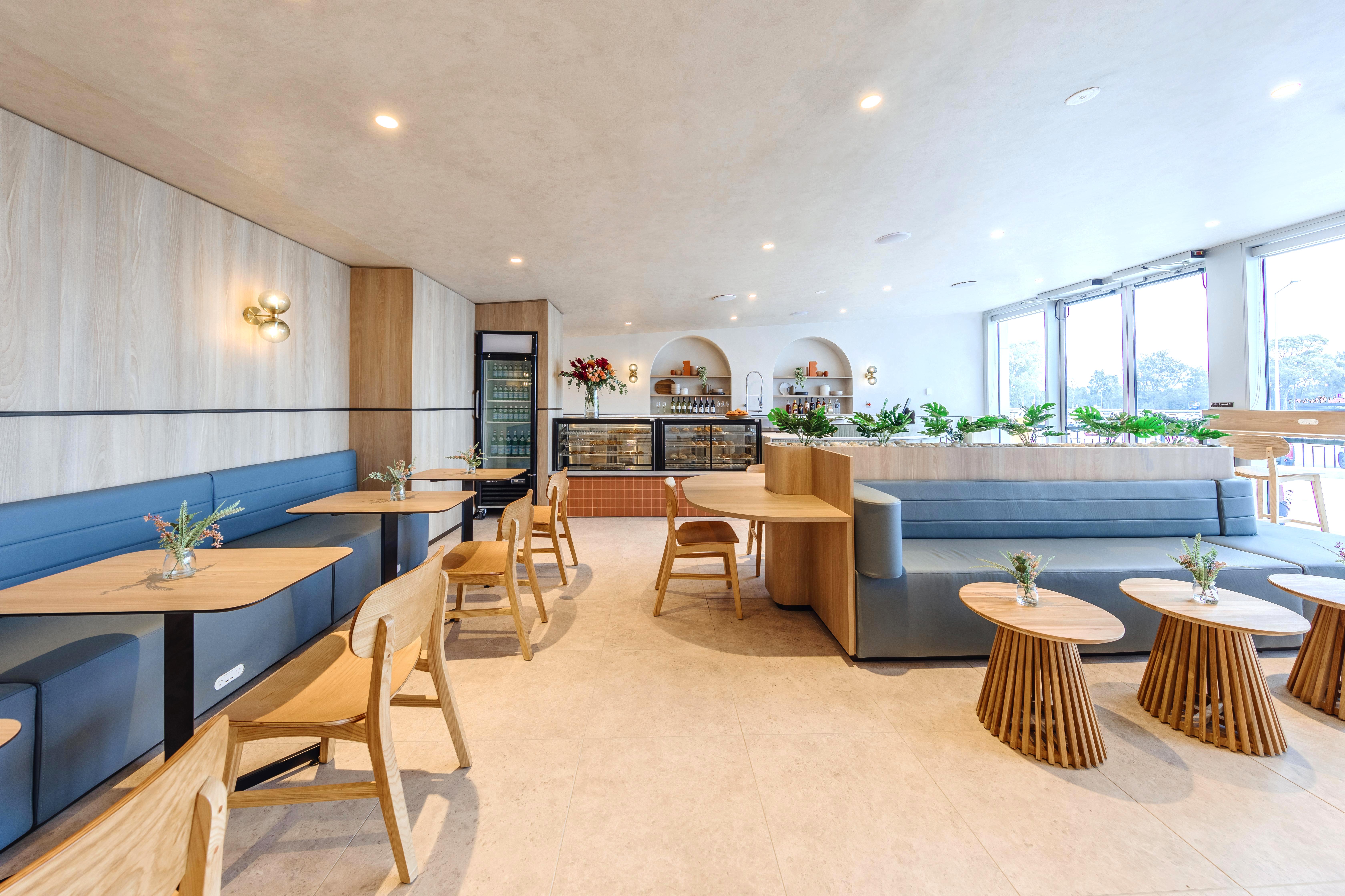 Plaza  Premium Lounge