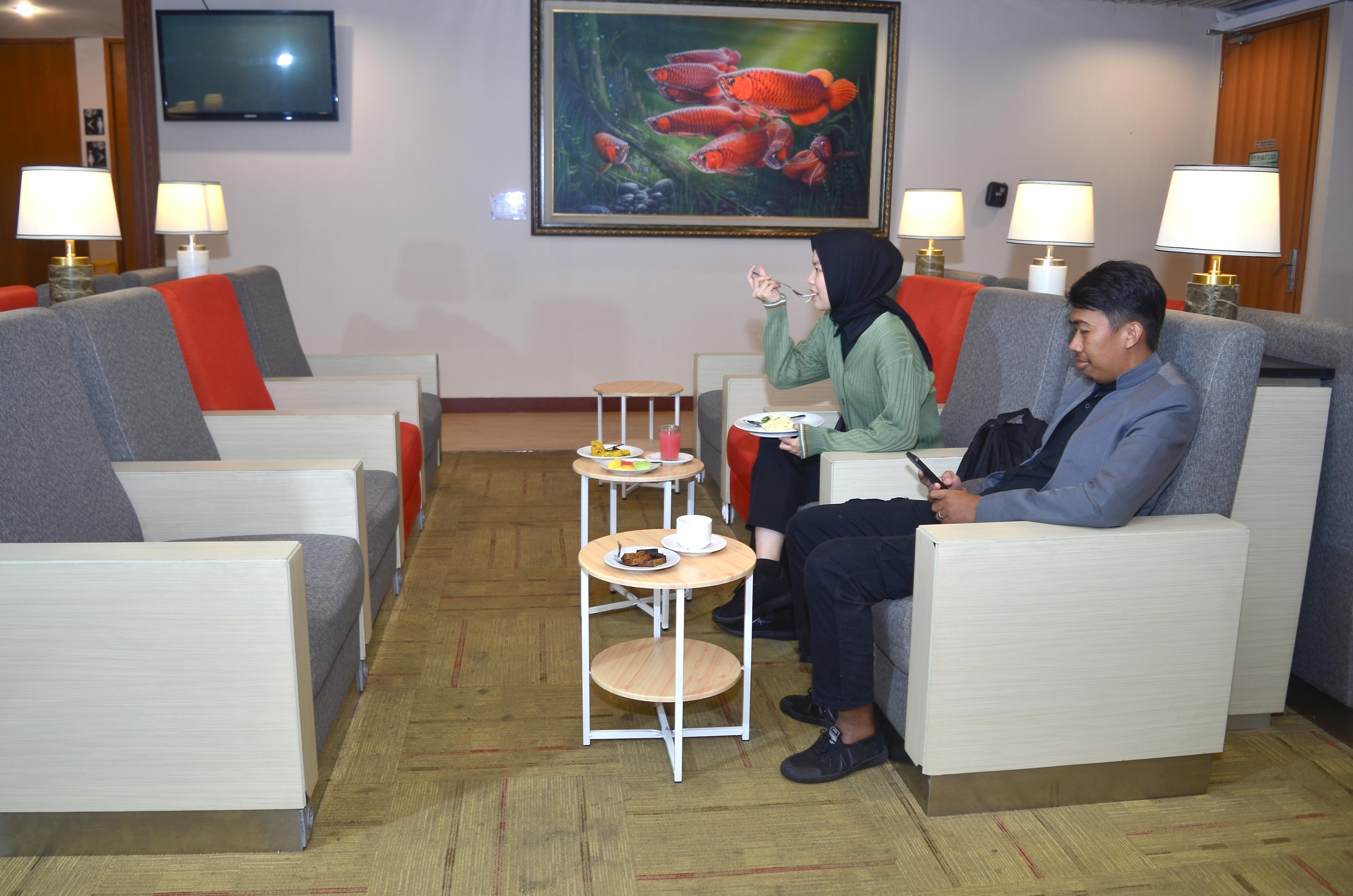 Saphire  Lounge(International)