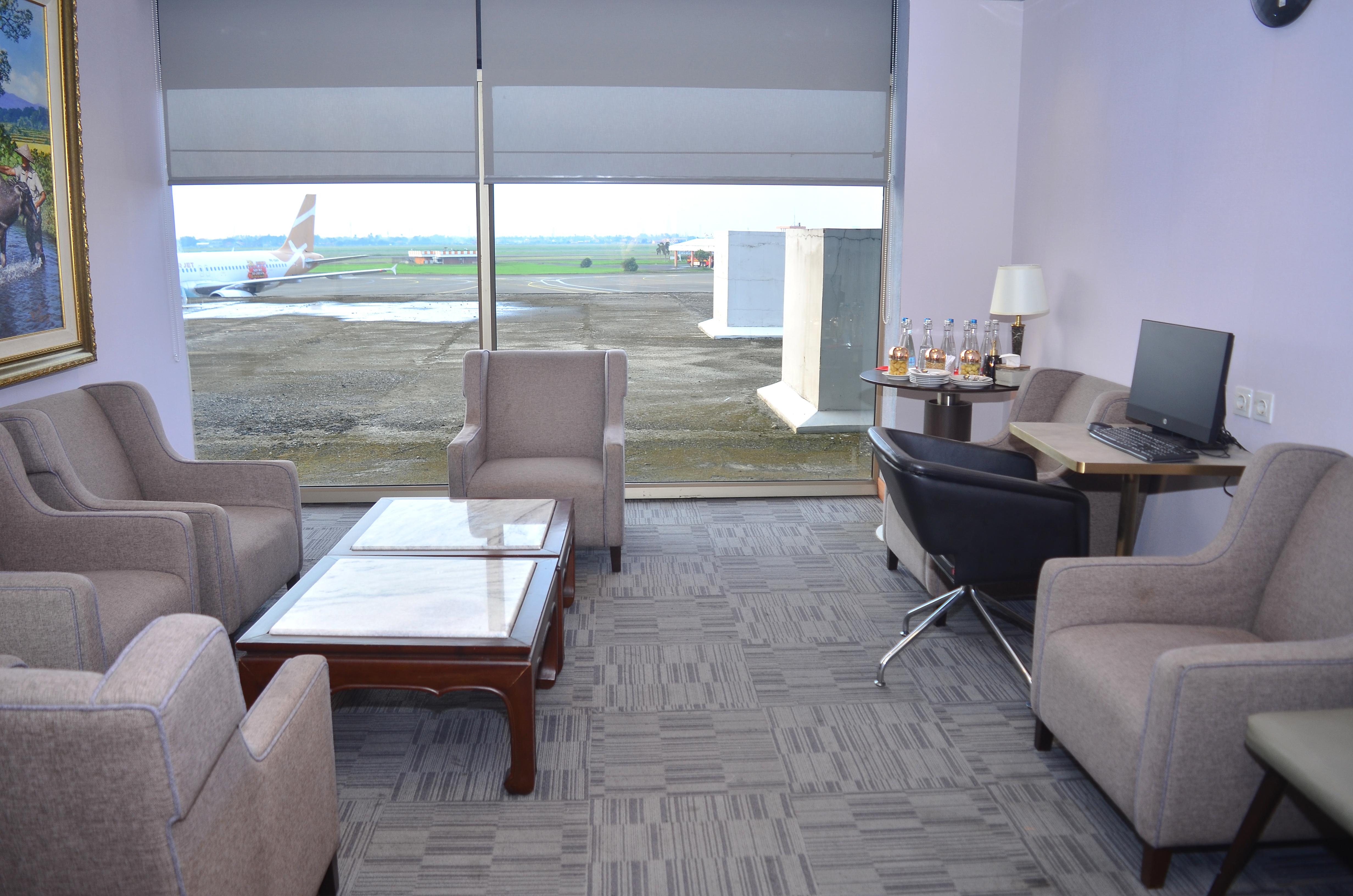 Saphire  Lounge(International)