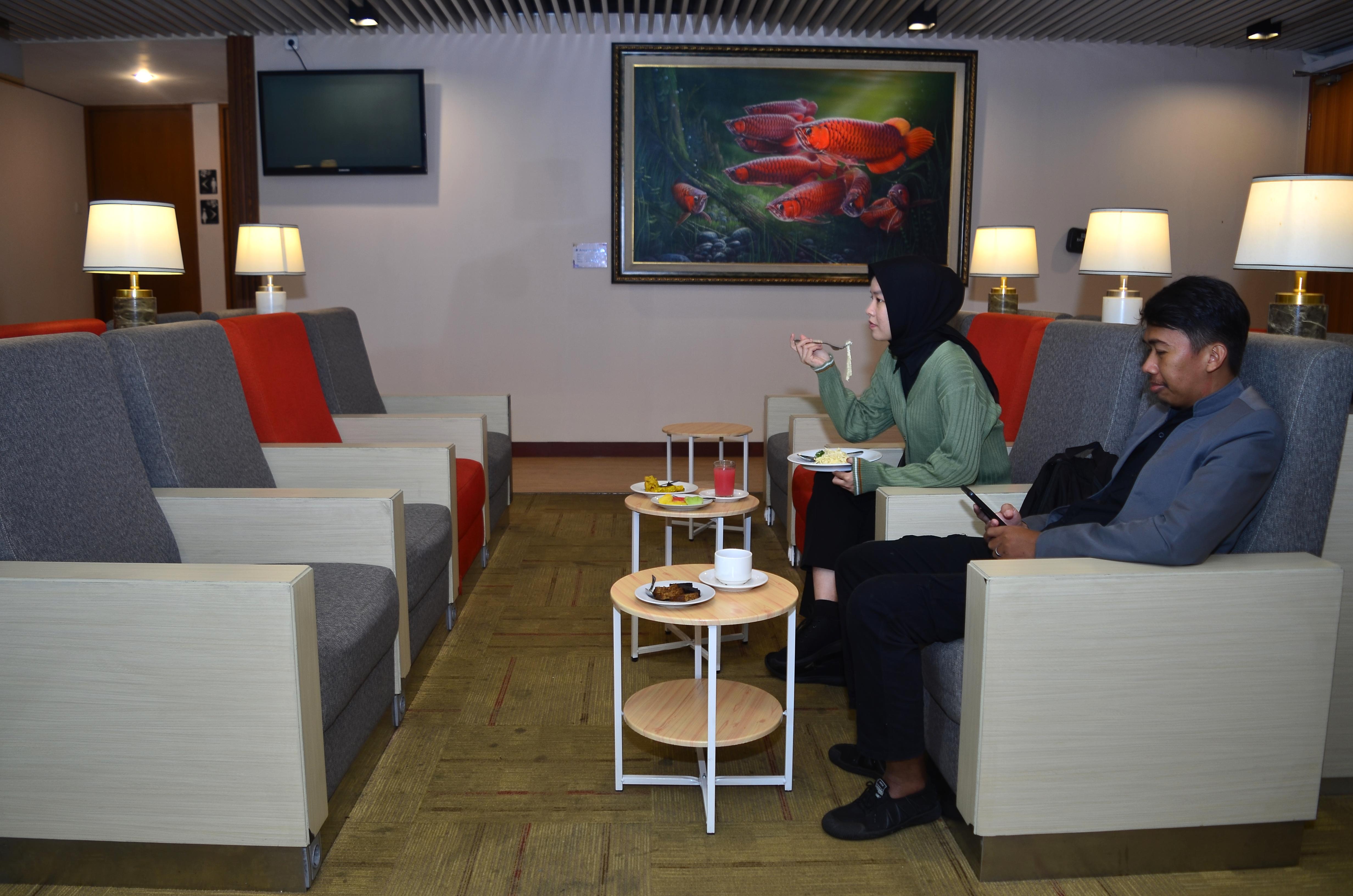 Saphire  Lounge(International)