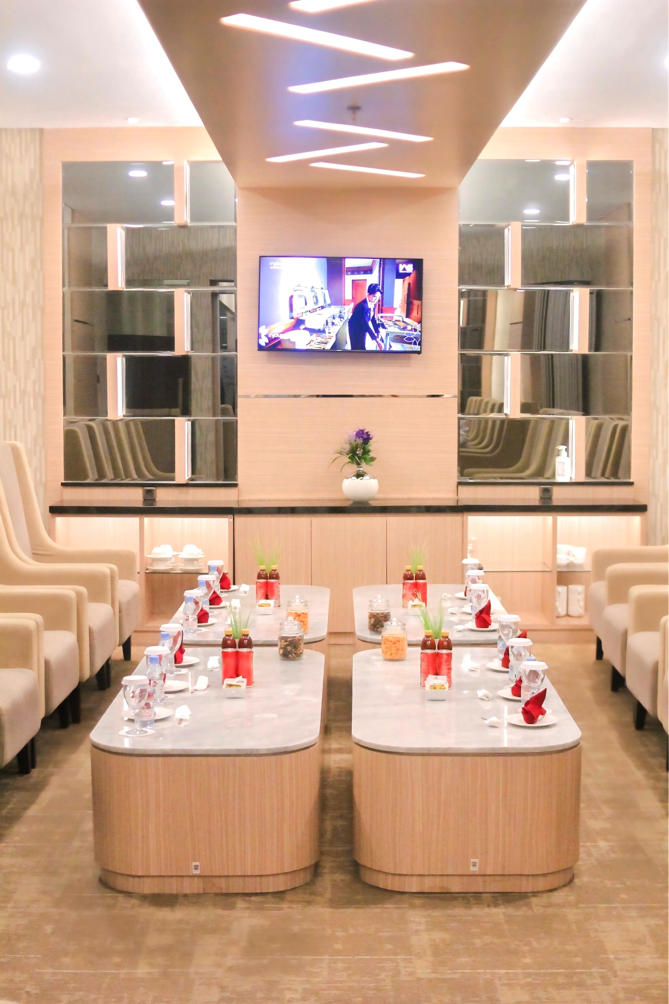 Saphire Lounge(Domestic)