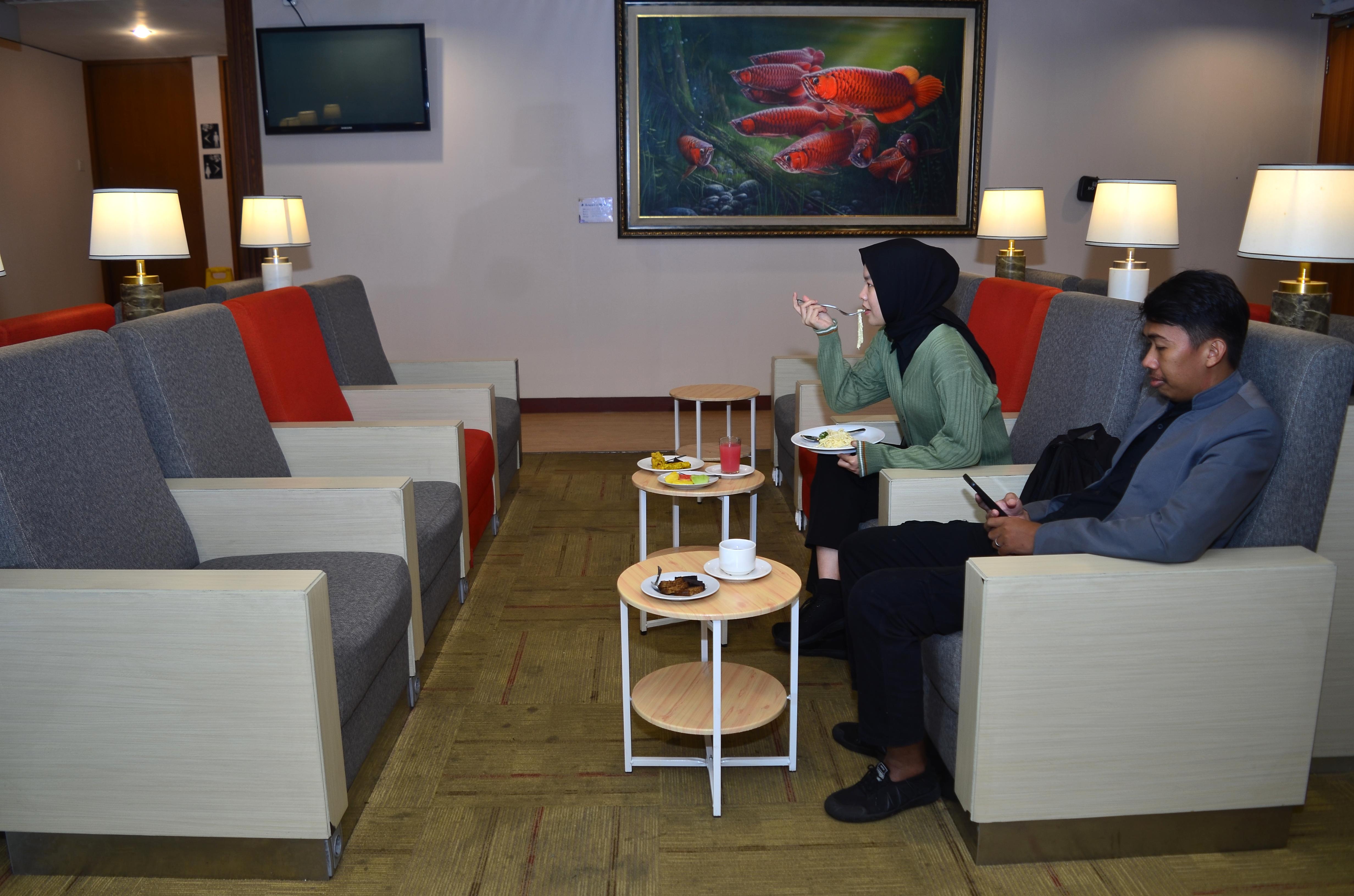 Saphire  Lounge(International)