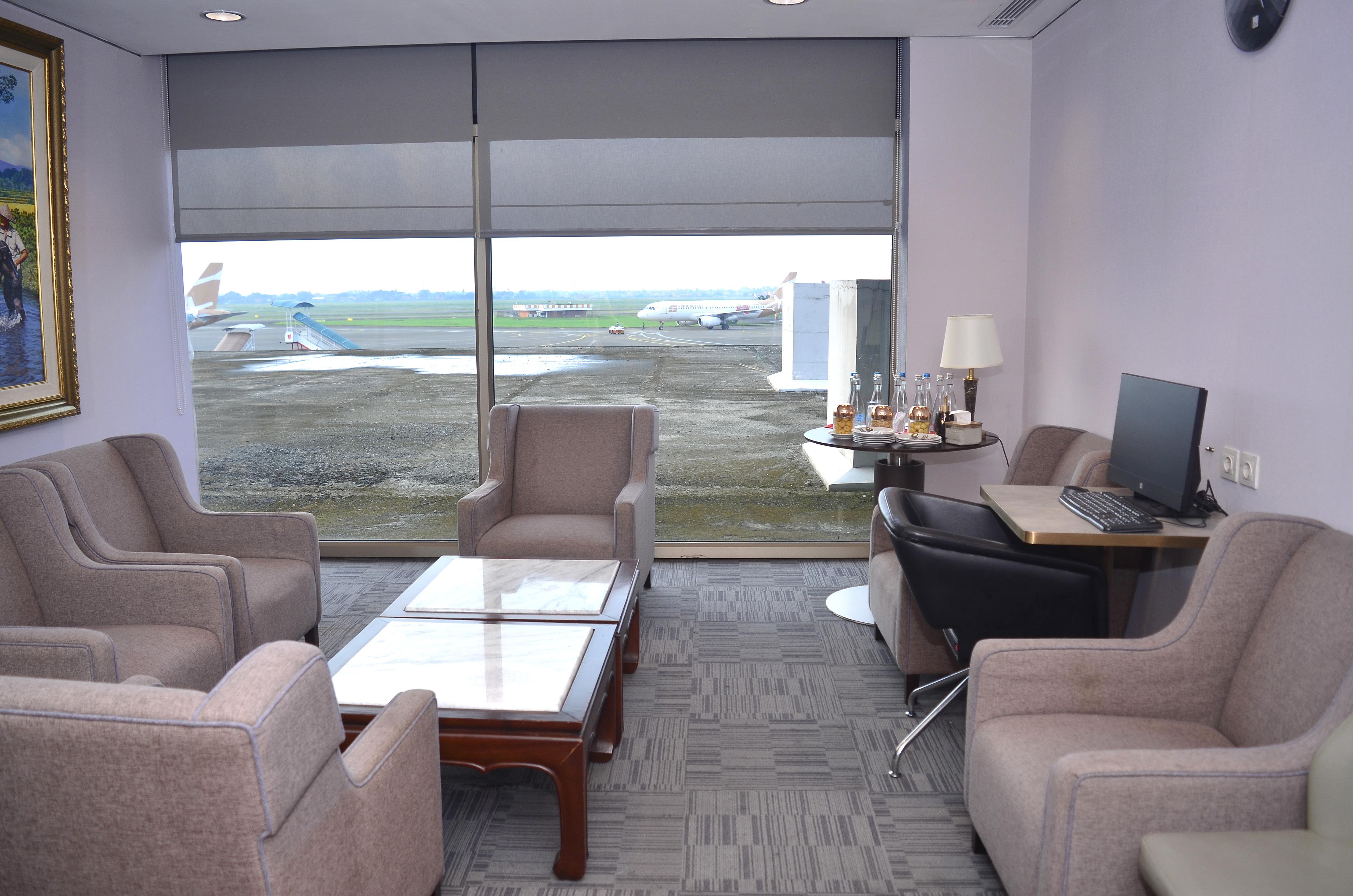 Saphire  Lounge(International)