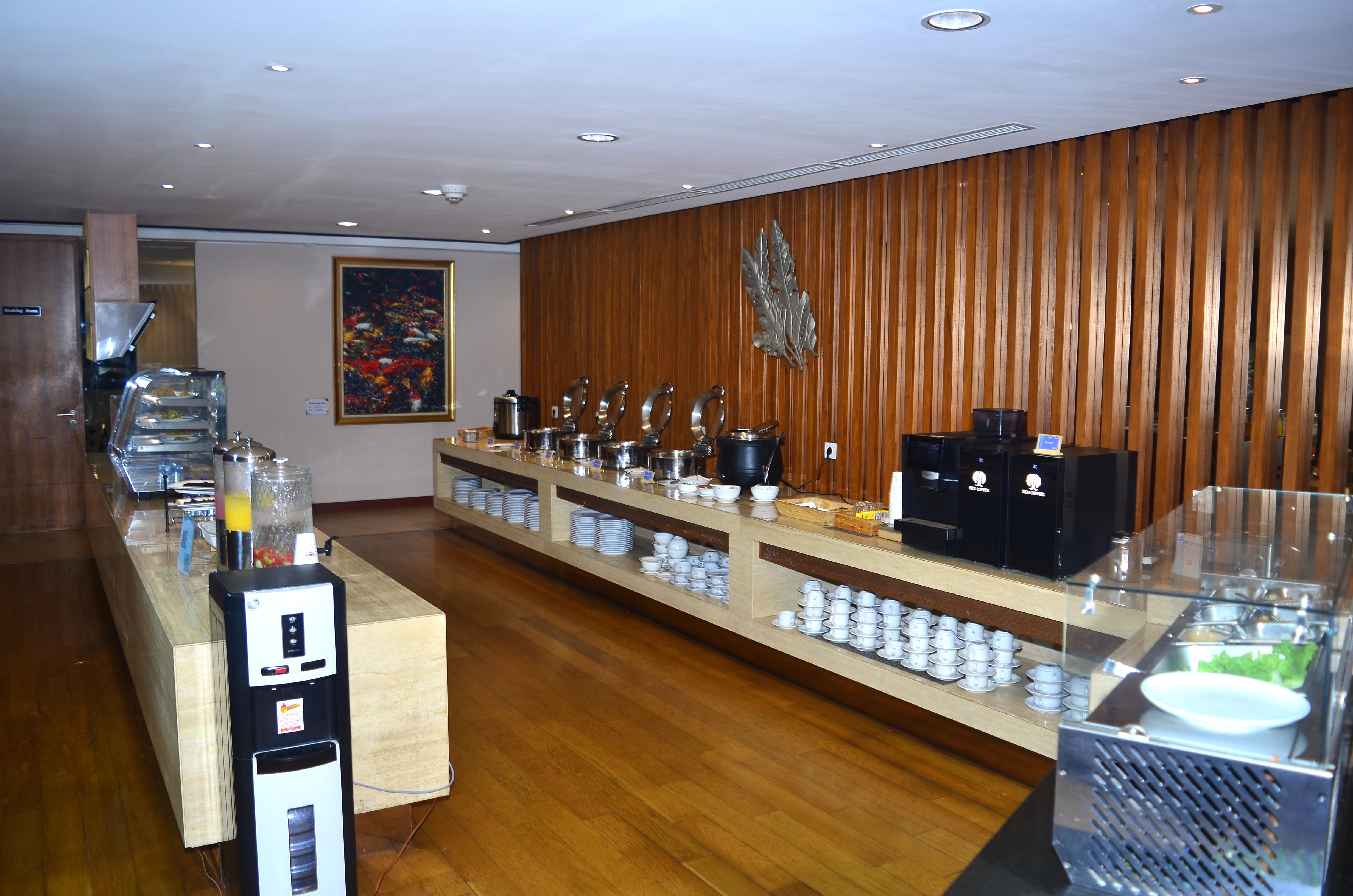 Saphire  Lounge(International)