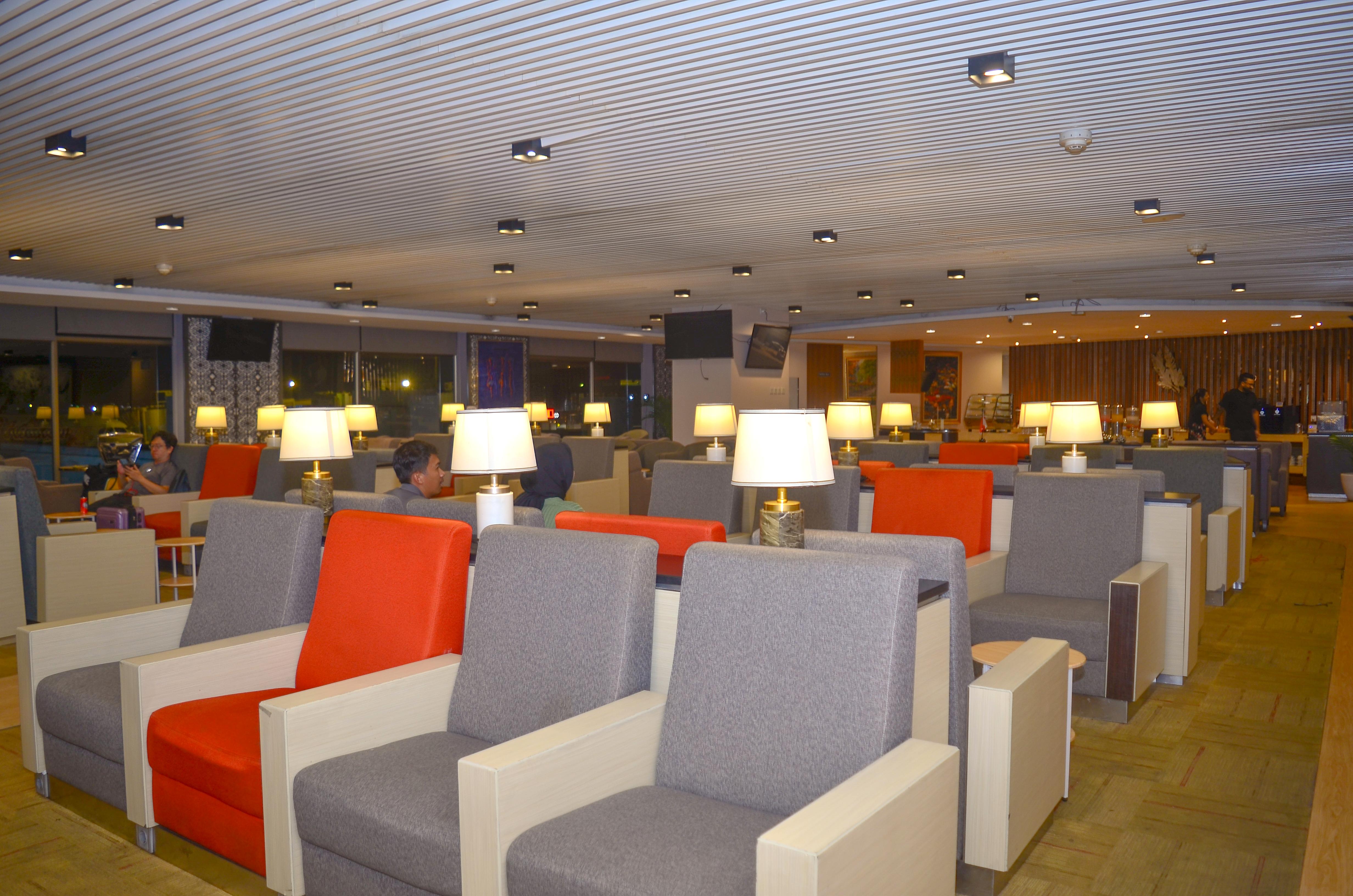 Saphire  Lounge(International)