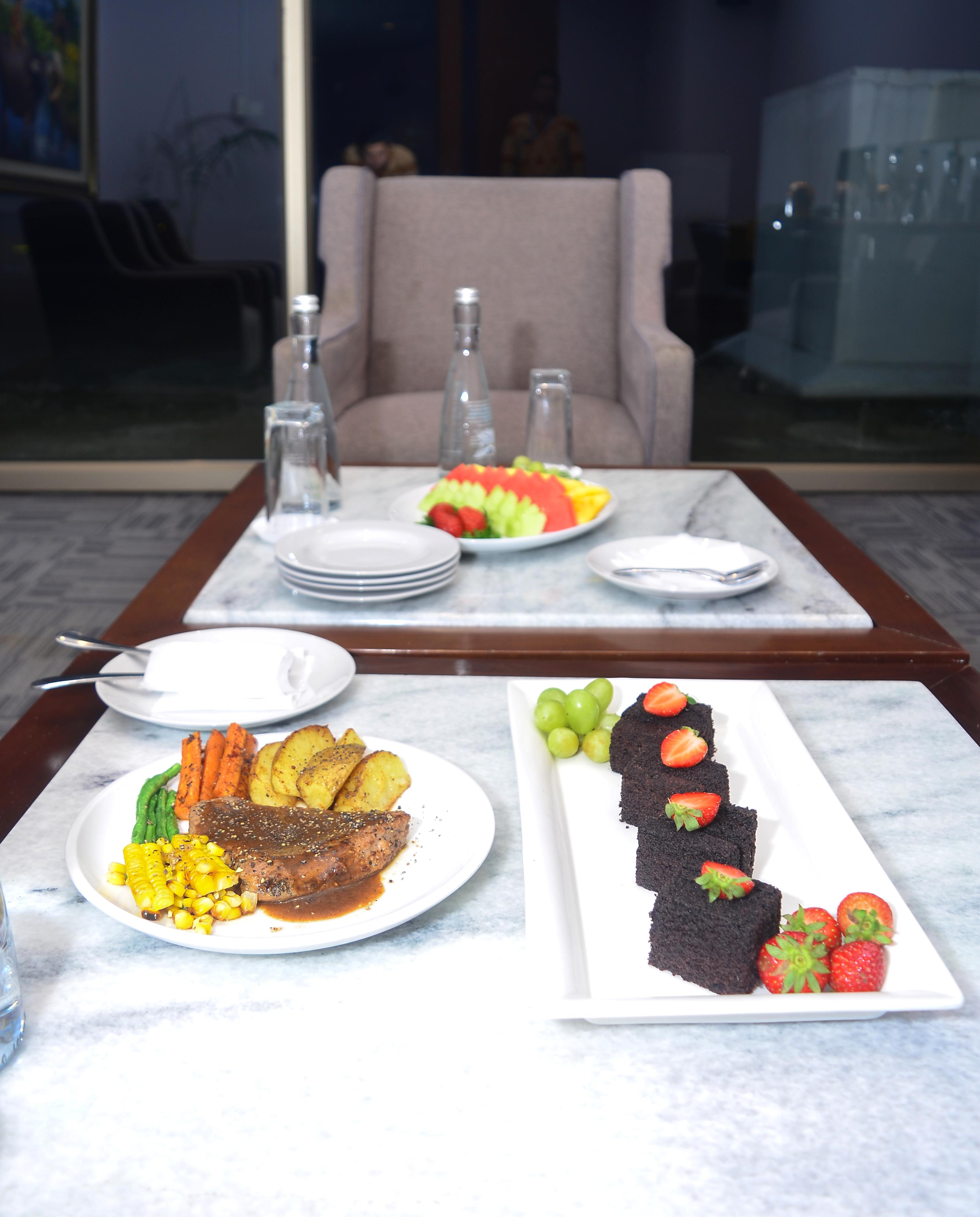 Saphire  Lounge(International)