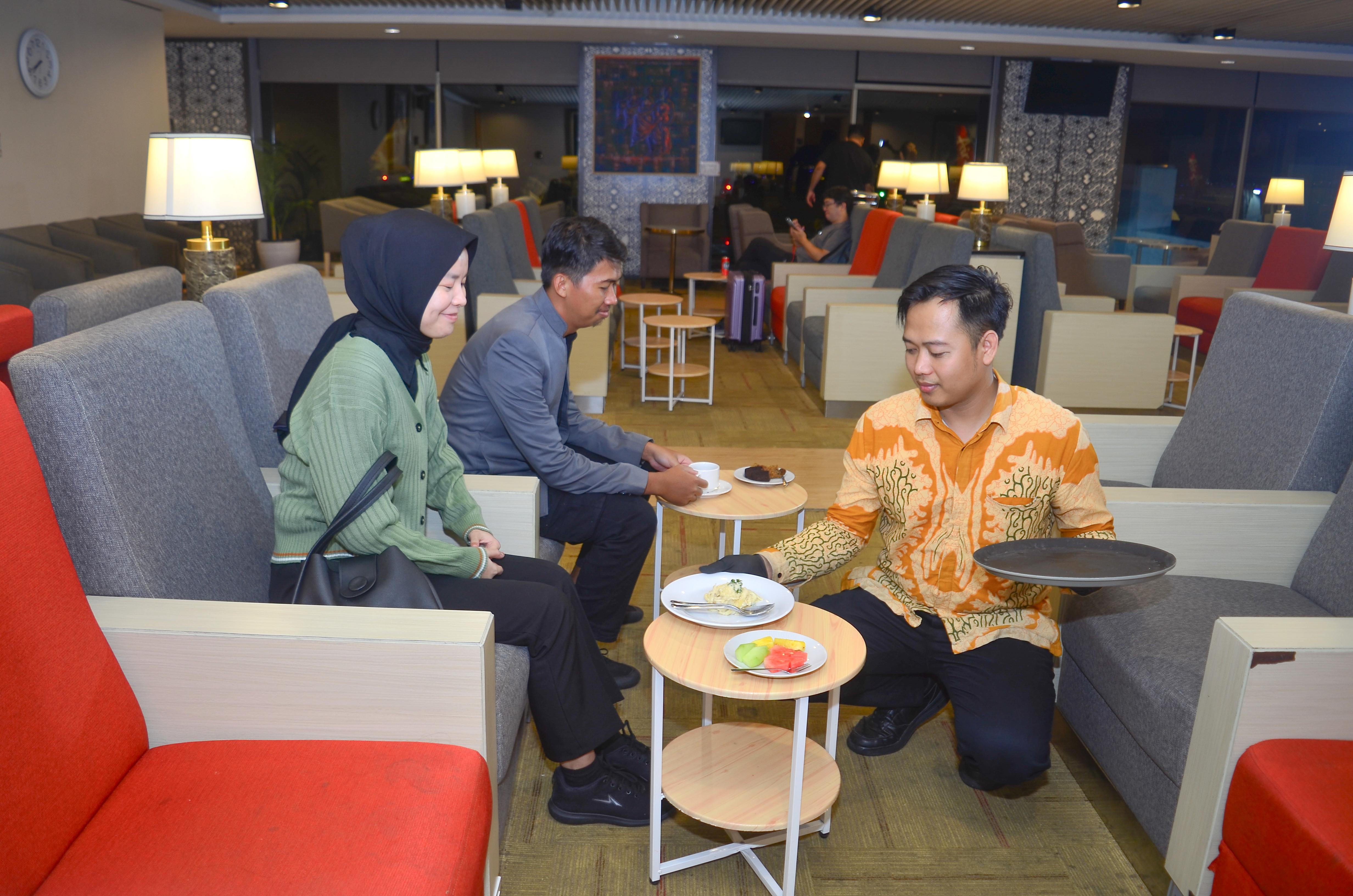 Saphire  Lounge(International)