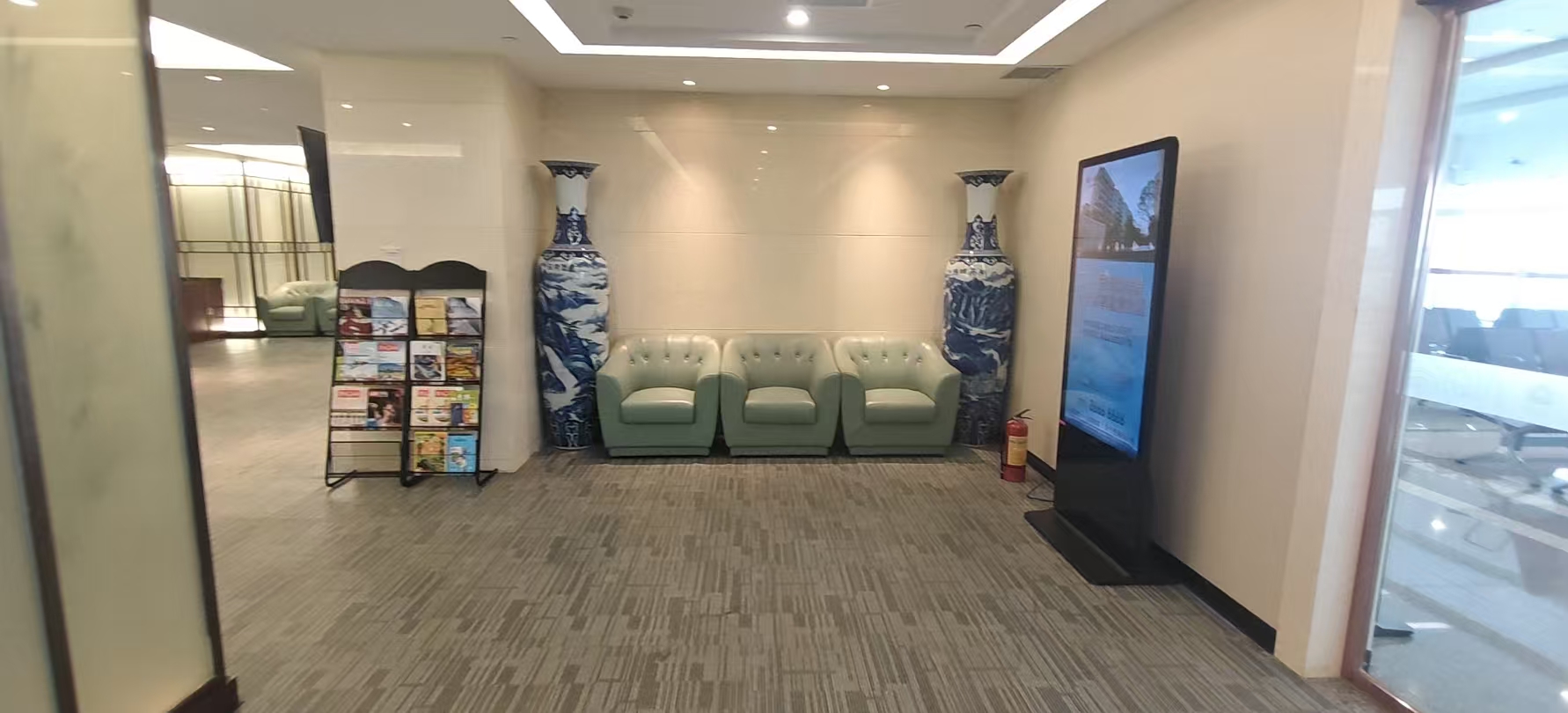 First and Business Class Lounge (T1 International)