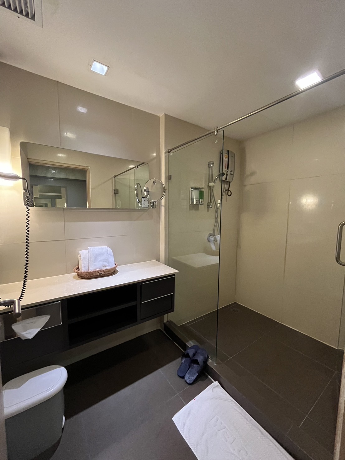 Miracle First Class Lounge