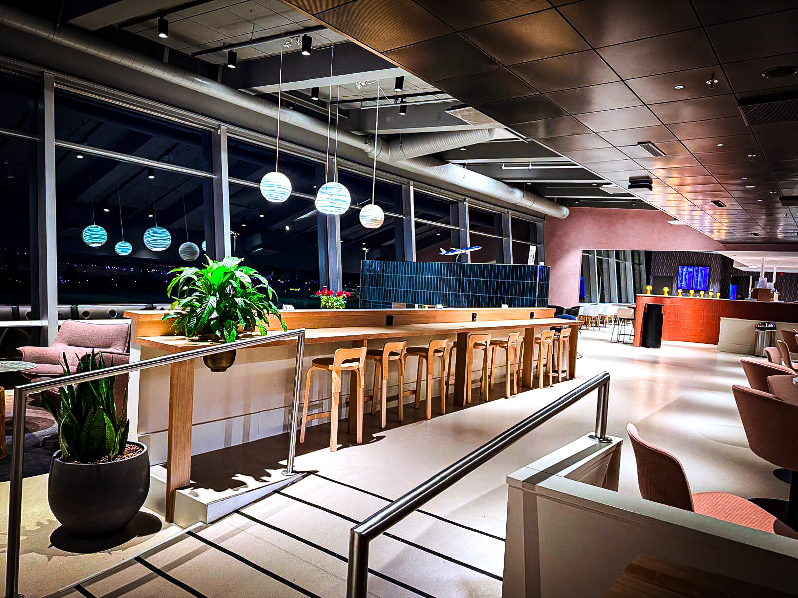 Aspire Lounge (Gate 27)