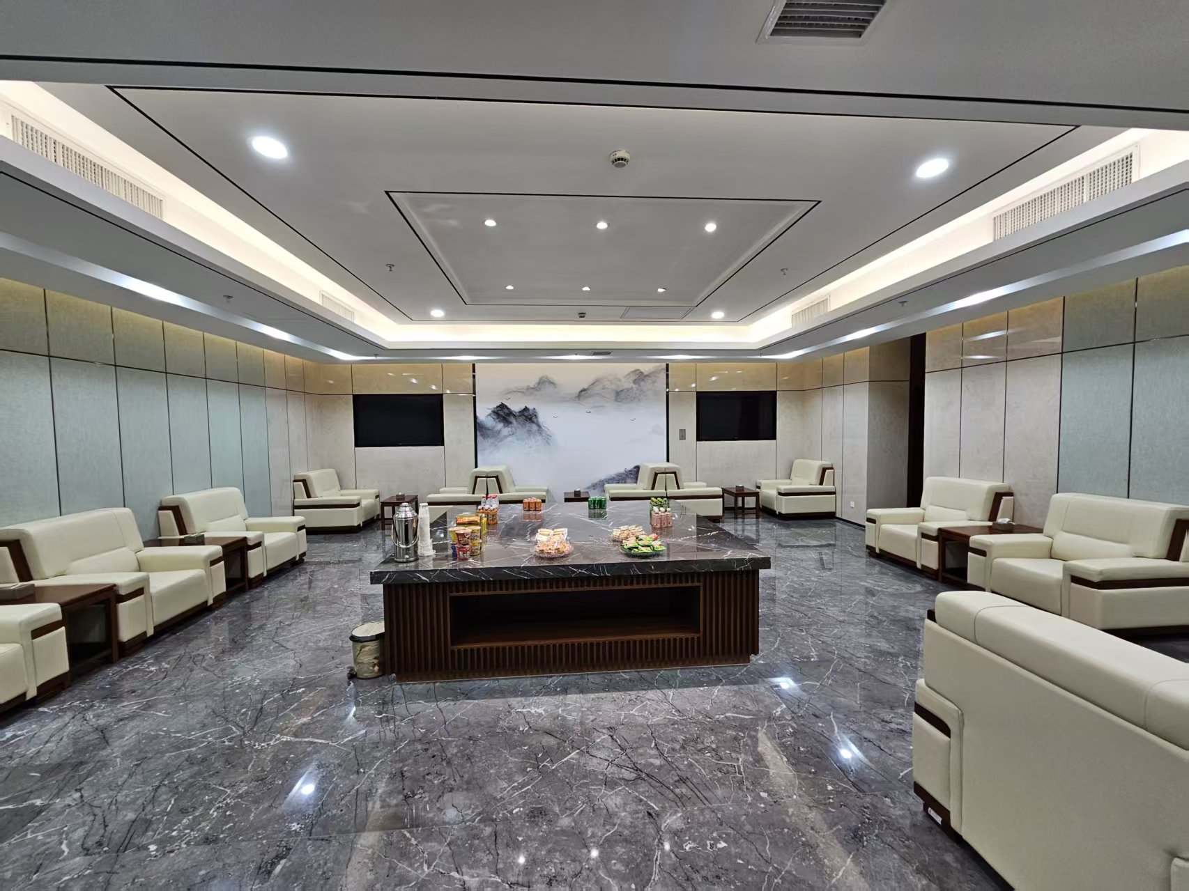 International first class lounge 3
