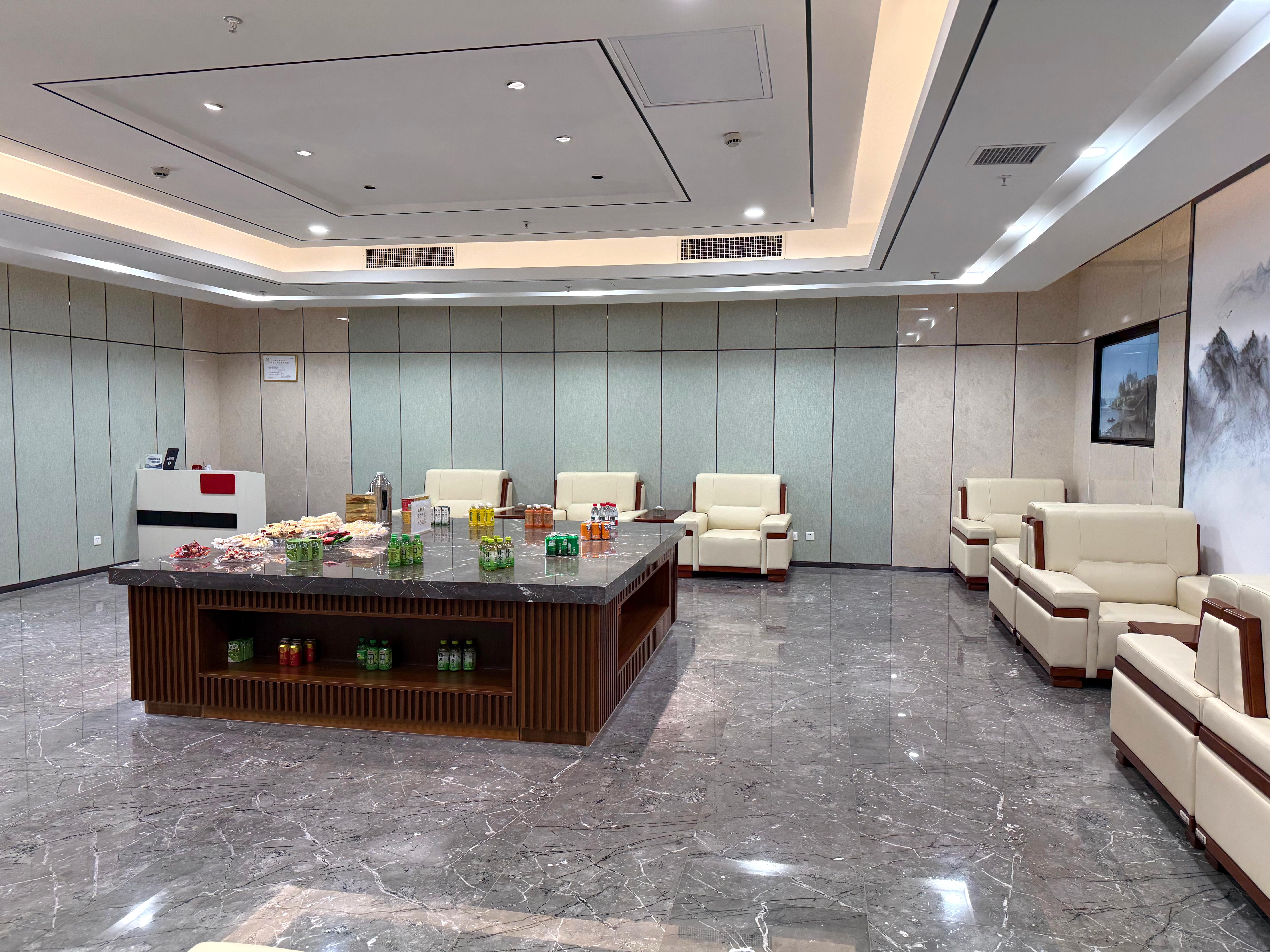 International first class lounge 3