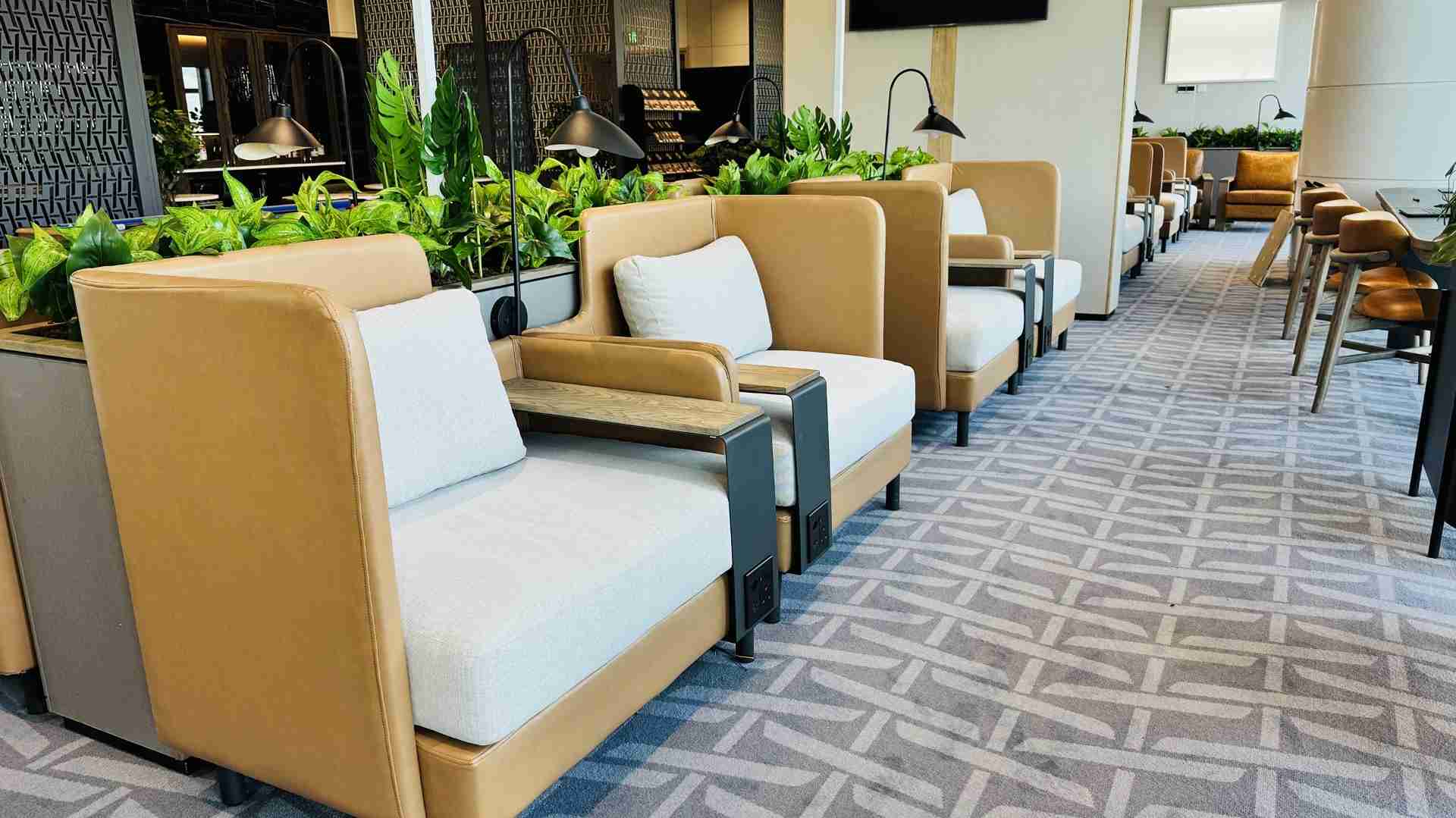 Paragon Premium Lounge