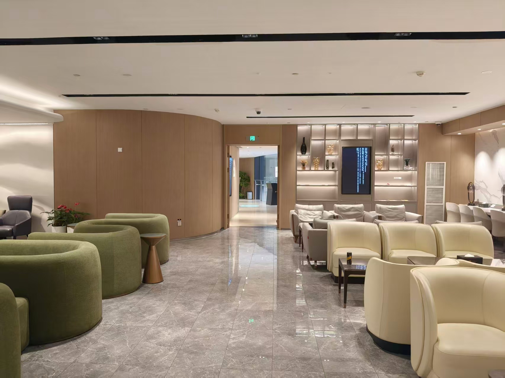 VIP Lounge V25 (Int T4)