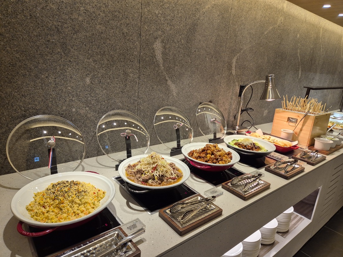 Sky Hub Lounge (East Wing)