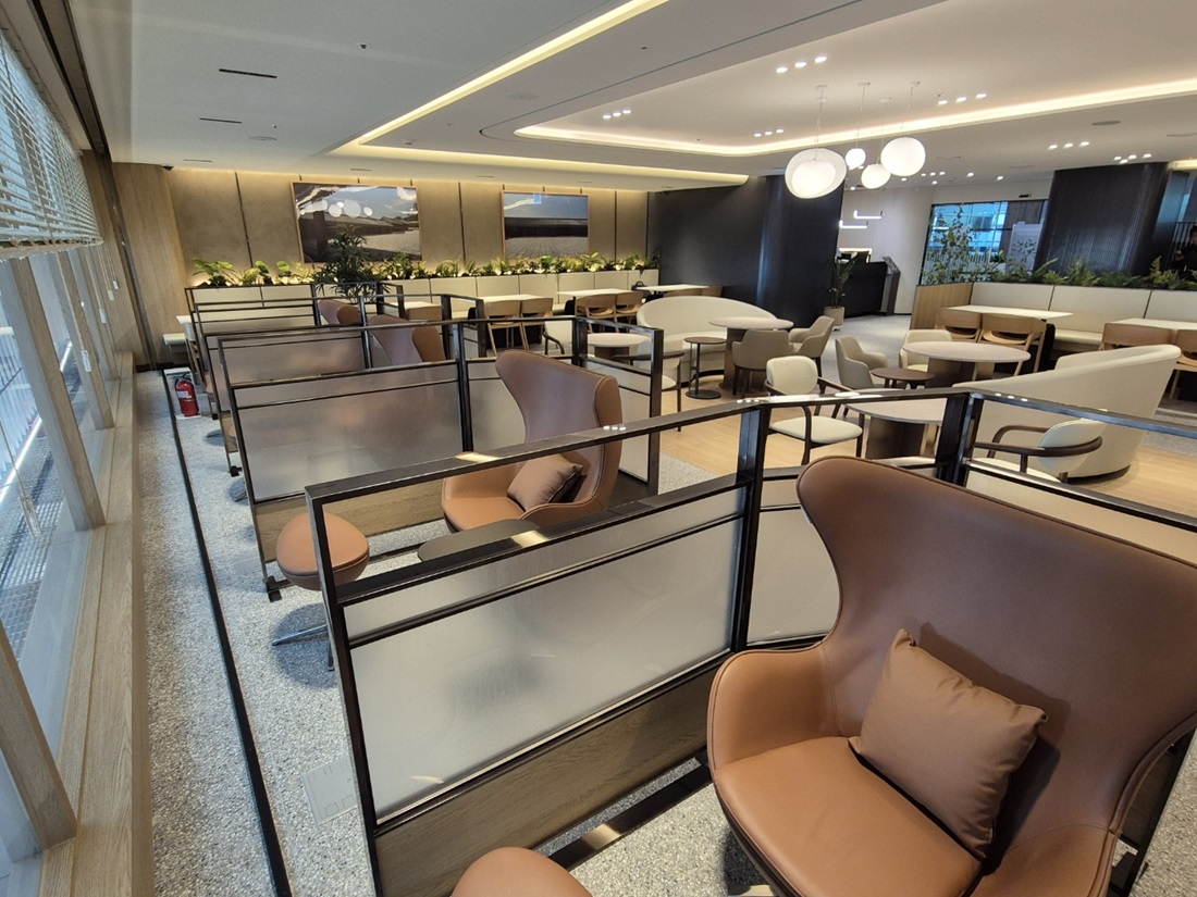 Sky Hub Lounge (East Wing)