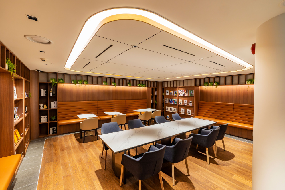 Matina Lounge (East Wing)